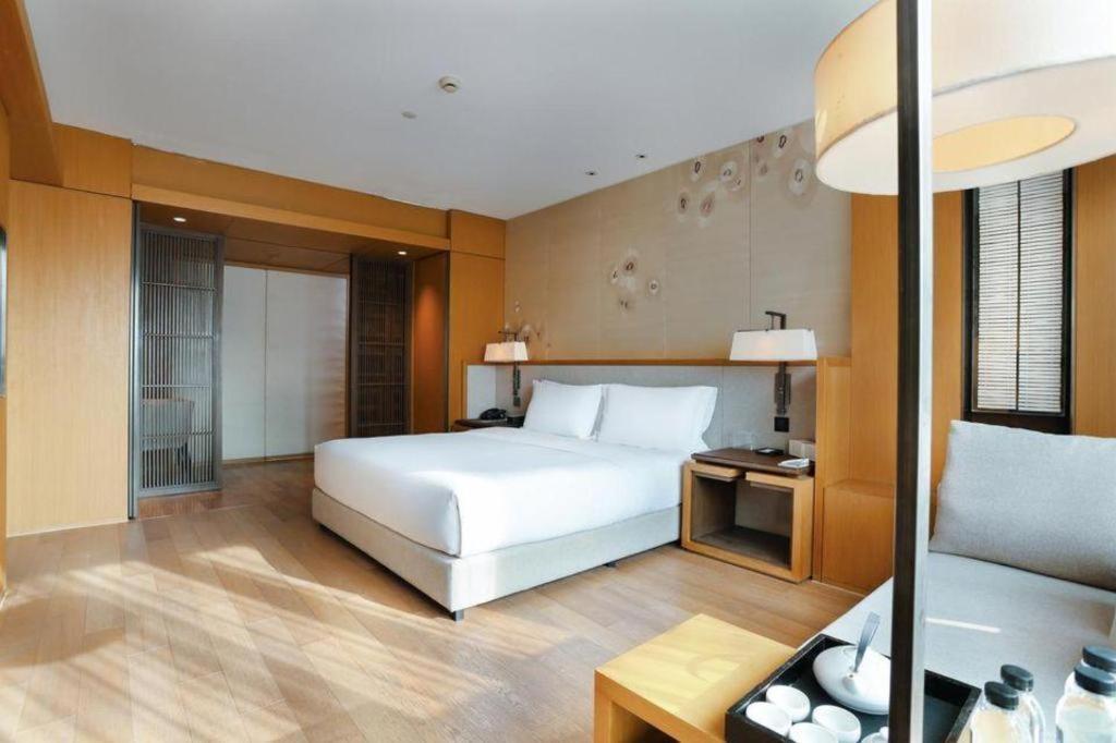 The East Hotel Hangzhou Exteriör bild